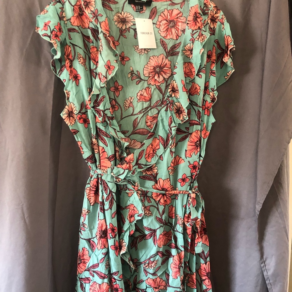 Lightweight cute wrap dress..